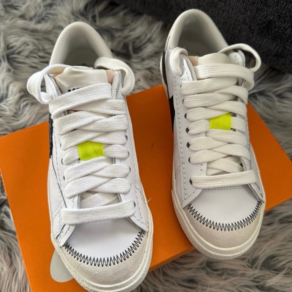 Nike W Blazer Low ’77 Jumbo Sneakers - Women’s Size 6.5 - Picture 6 of 8